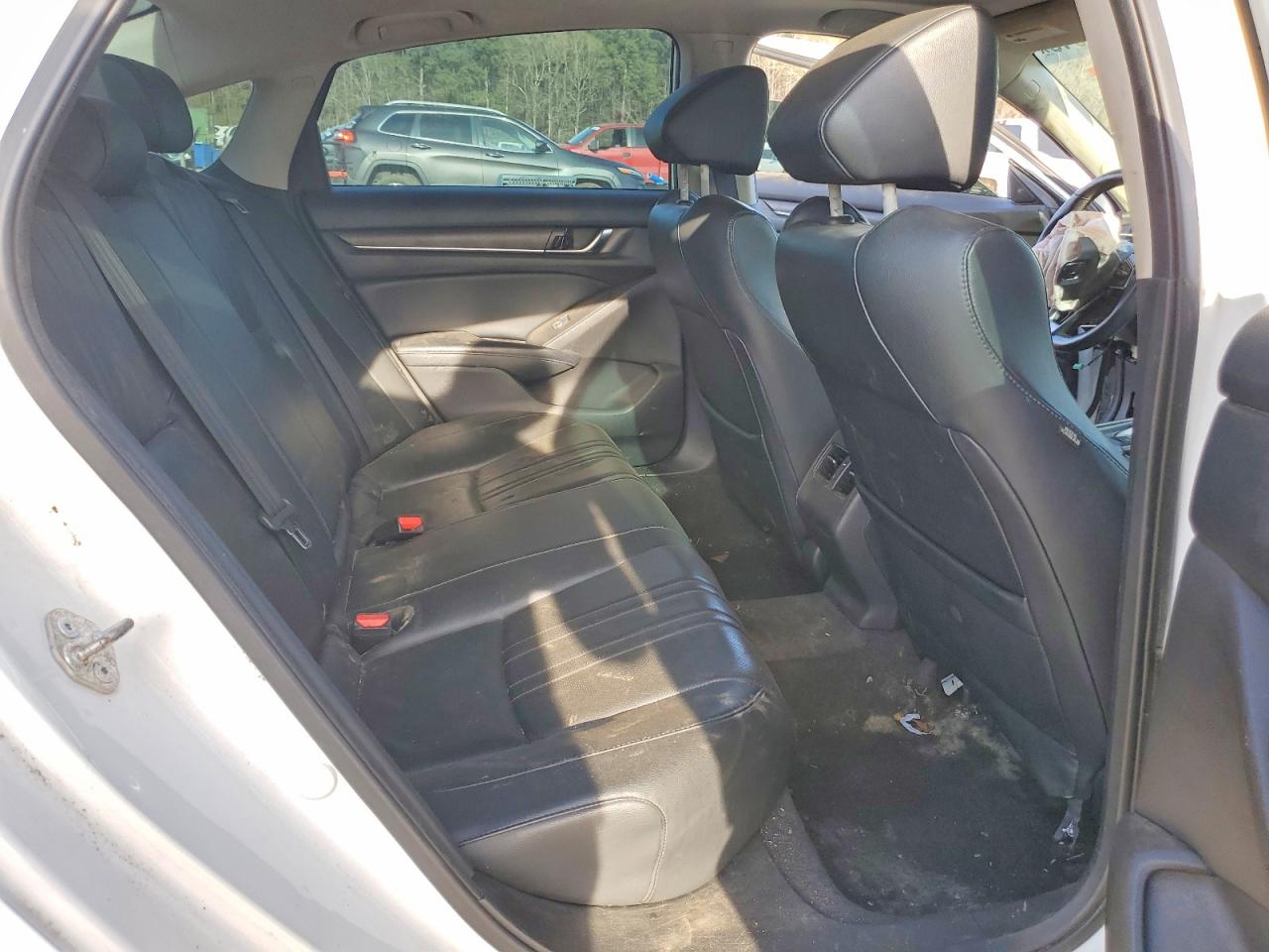 2018 HONDA ACCORD photo 19