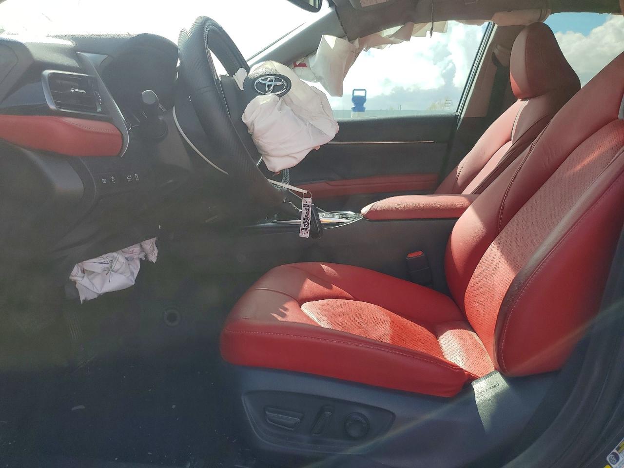 2019 TOYOTA CAMRY photo 13
