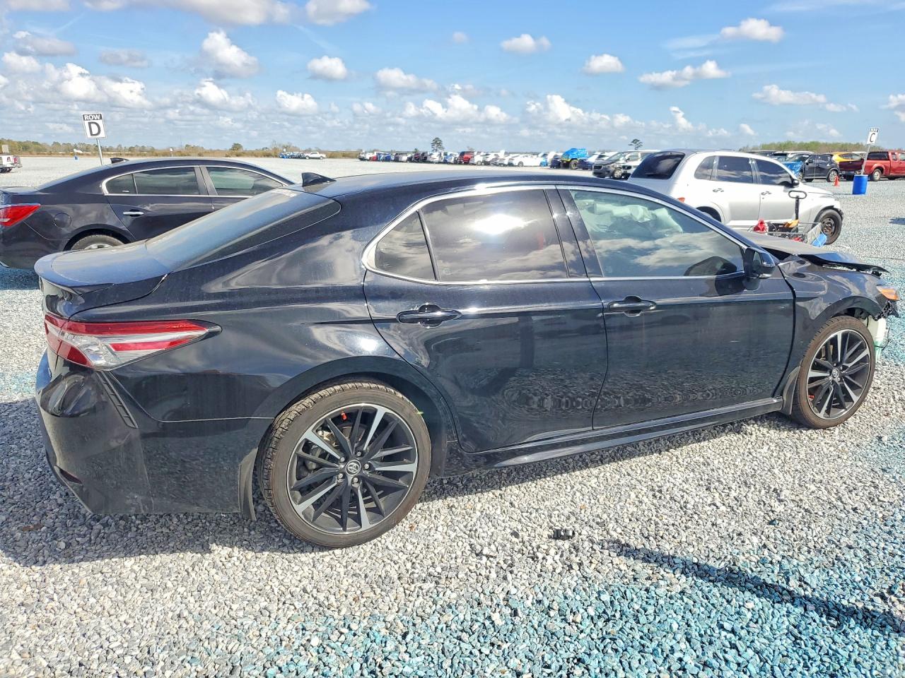 2019 TOYOTA CAMRY photo 5