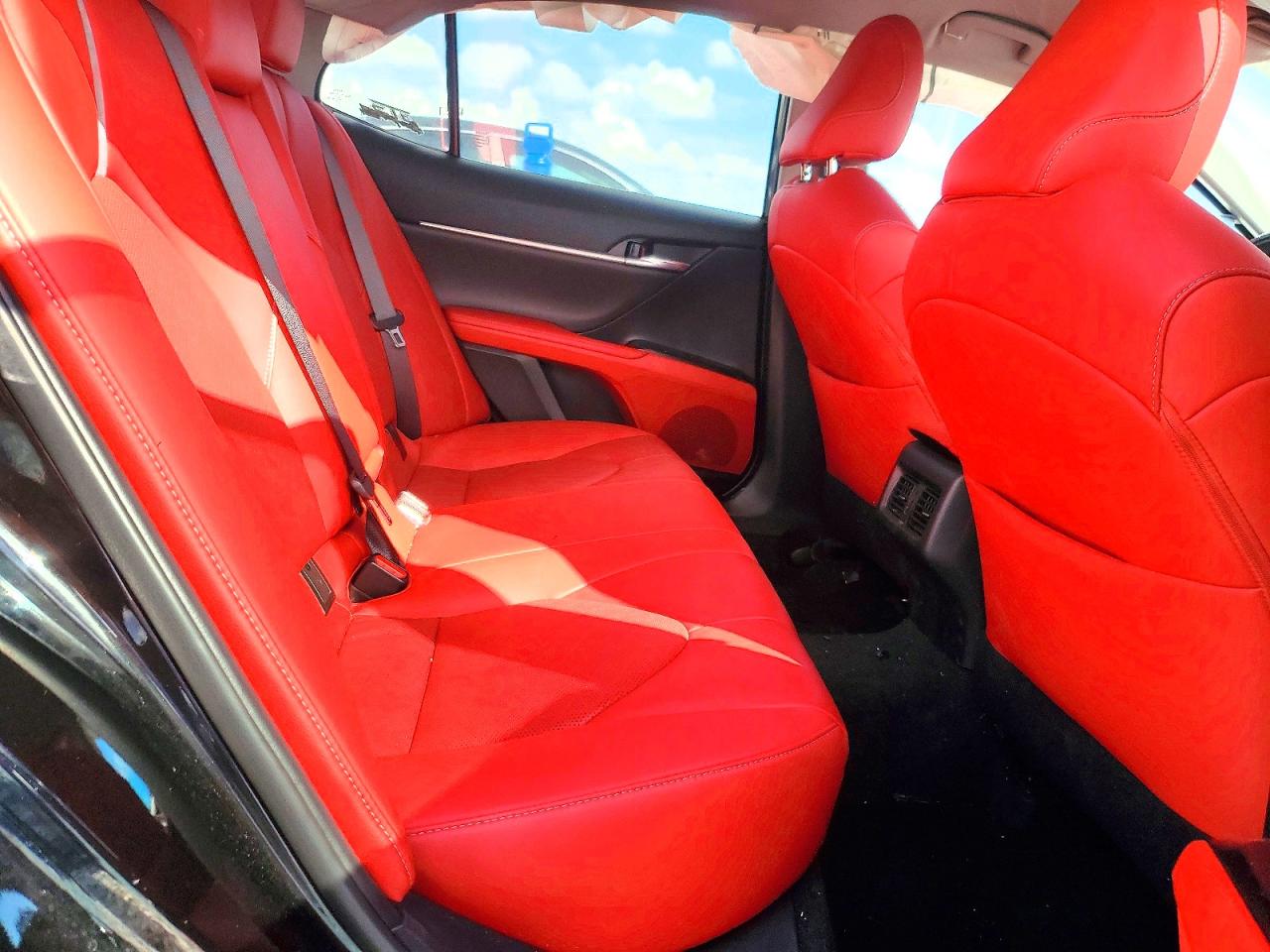 2019 TOYOTA CAMRY photo 19