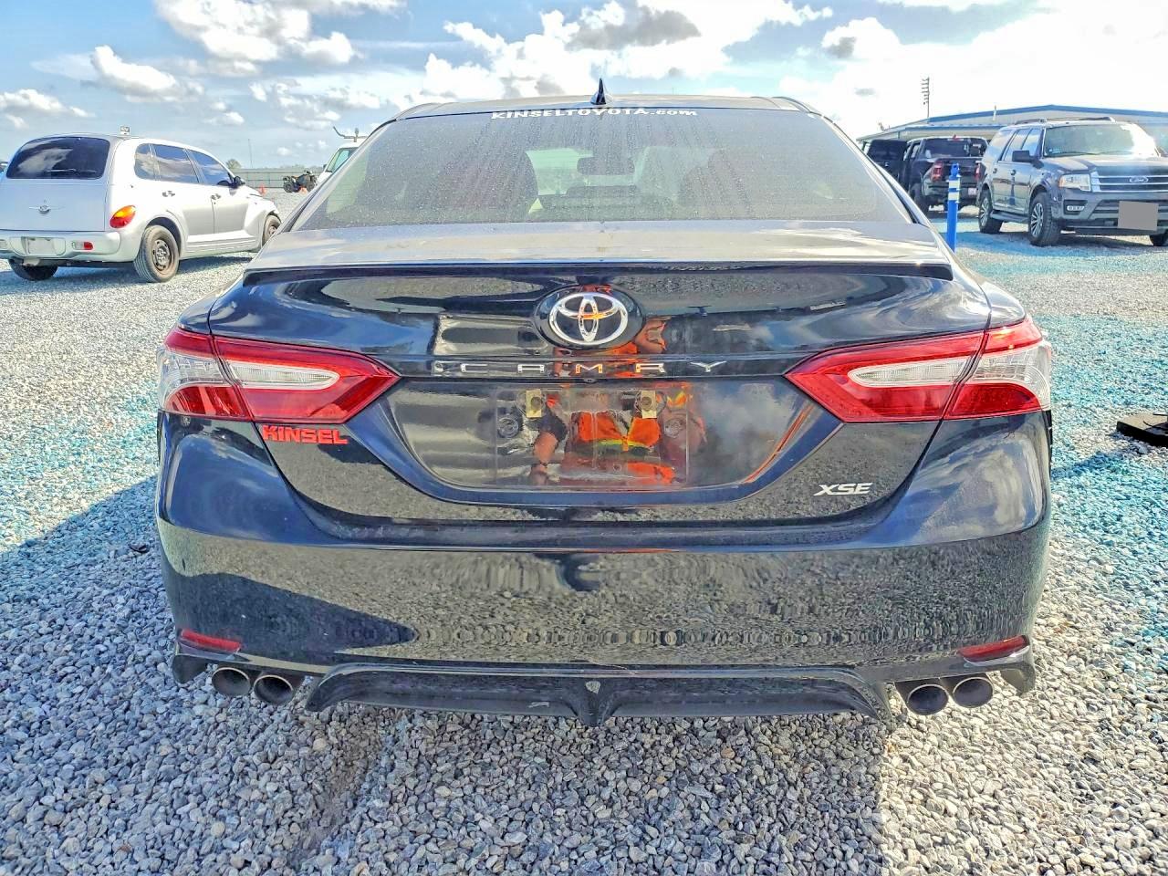 2019 TOYOTA CAMRY photo 11
