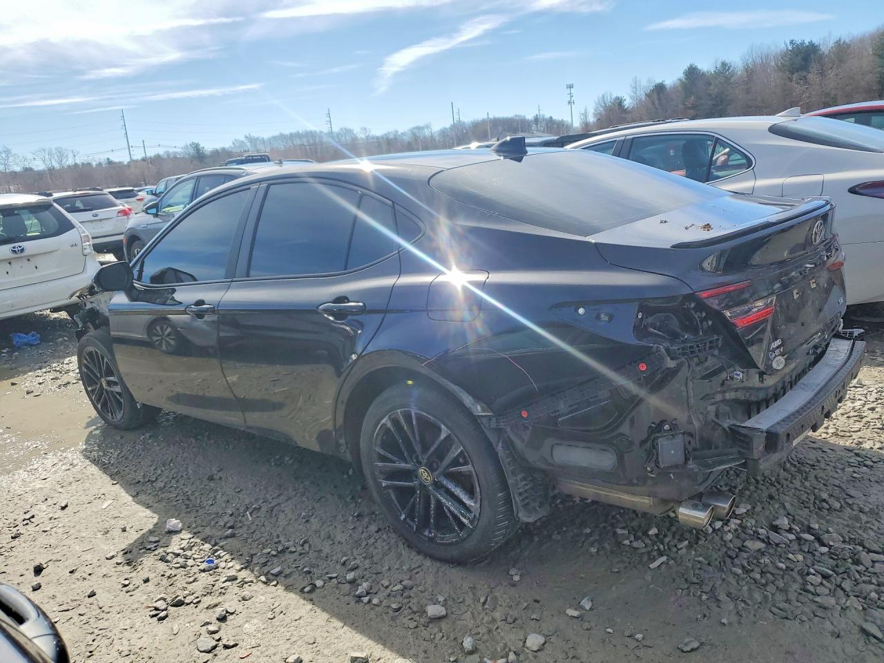 2025 TOYOTA CAMRY SE photo 3