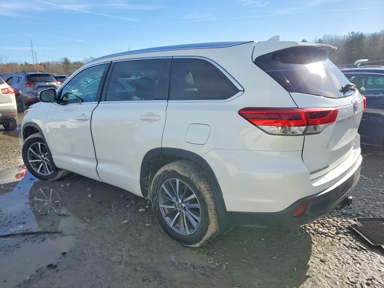 2017 TOYOTA HIGHLANDER XLE photo 3