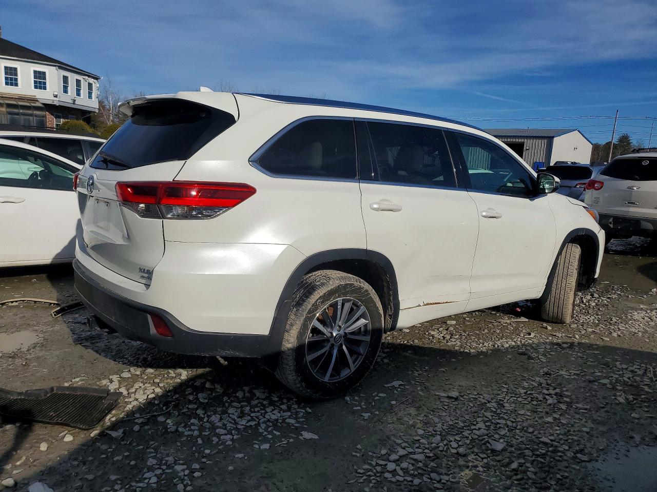 2017 TOYOTA HIGHLANDER XLE photo 5