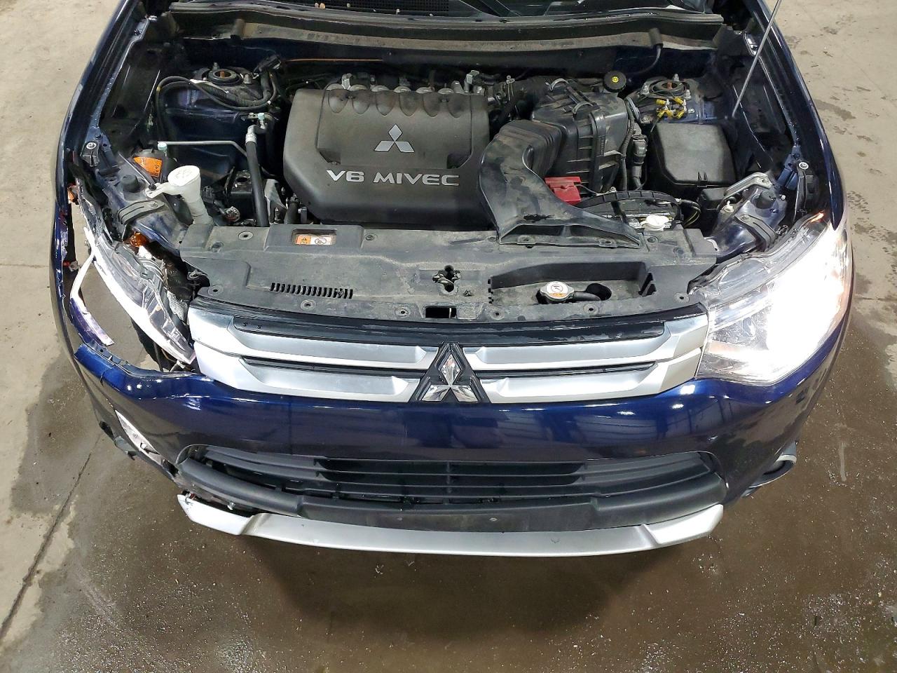 2015 MITSUBISHI OUTLANDER GT photo 12