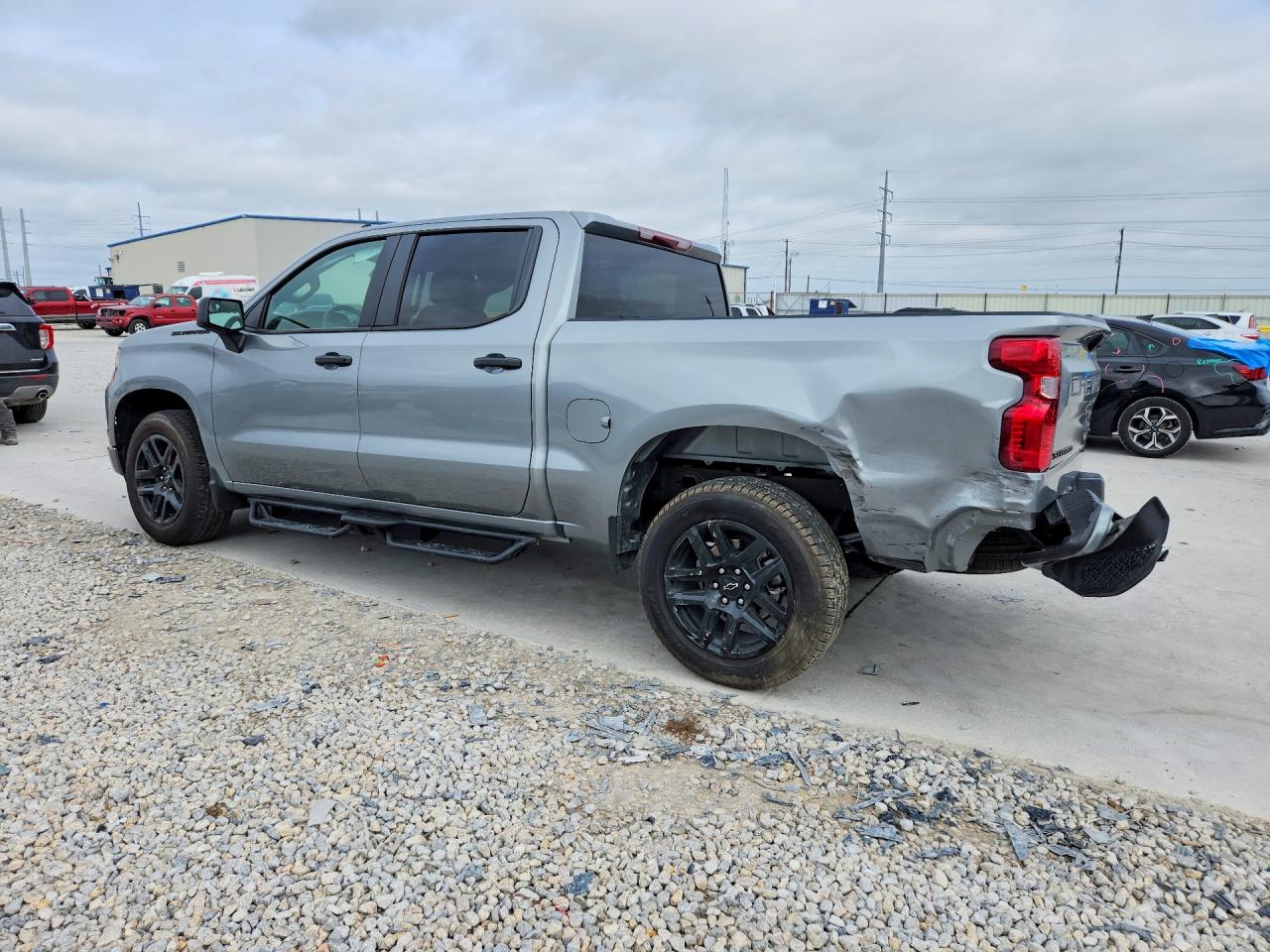 2025 CHEVROLET SILVERADO C1500 CUSTOM photo 3