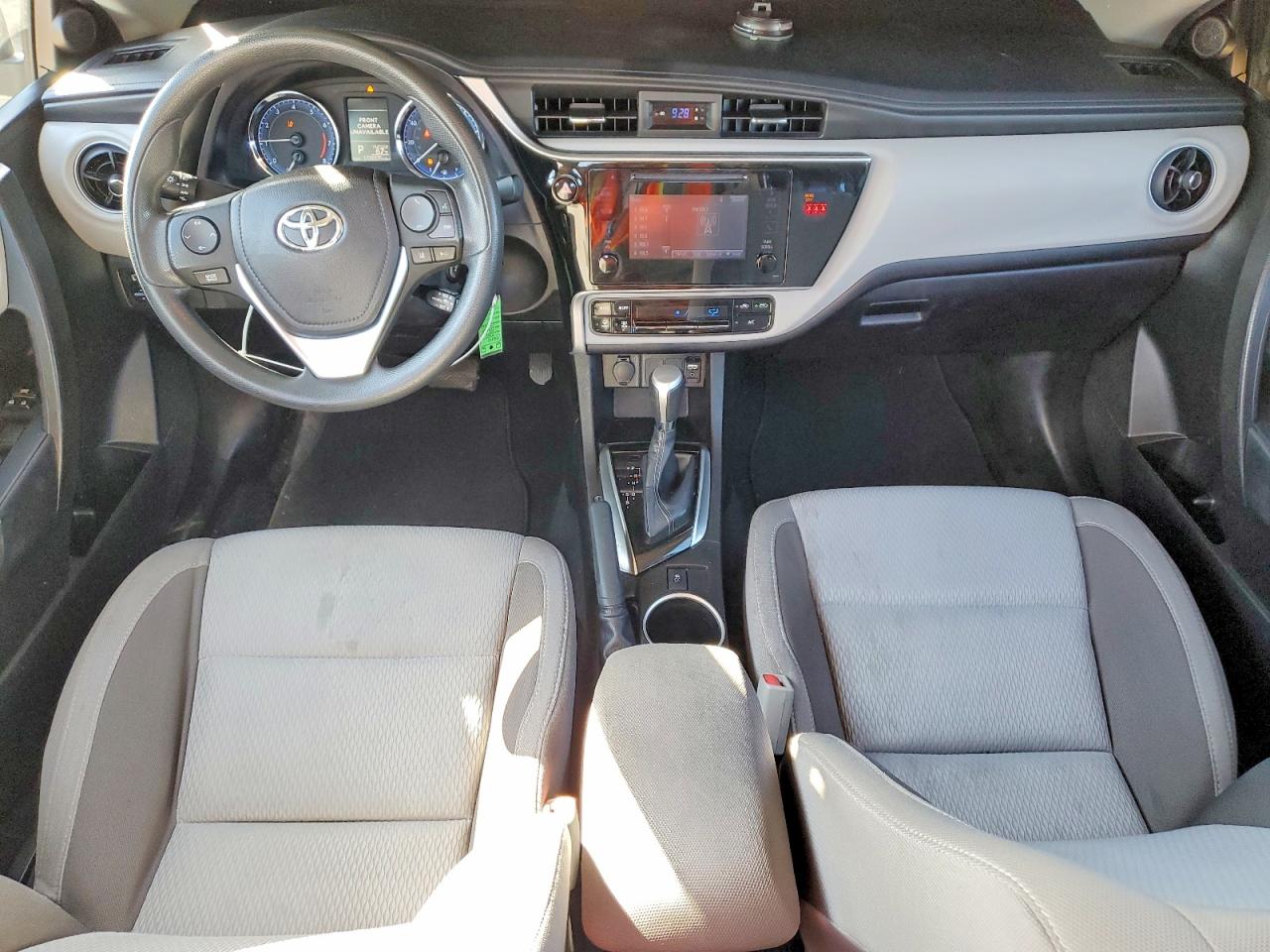 2018 TOYOTA COROLLA LE photo 8