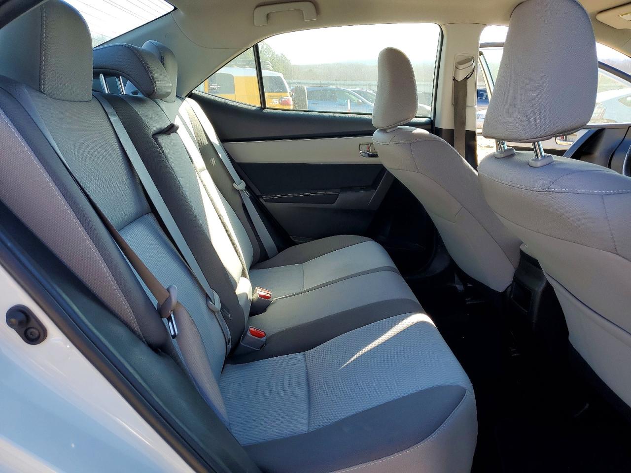 2018 TOYOTA COROLLA LE photo 10