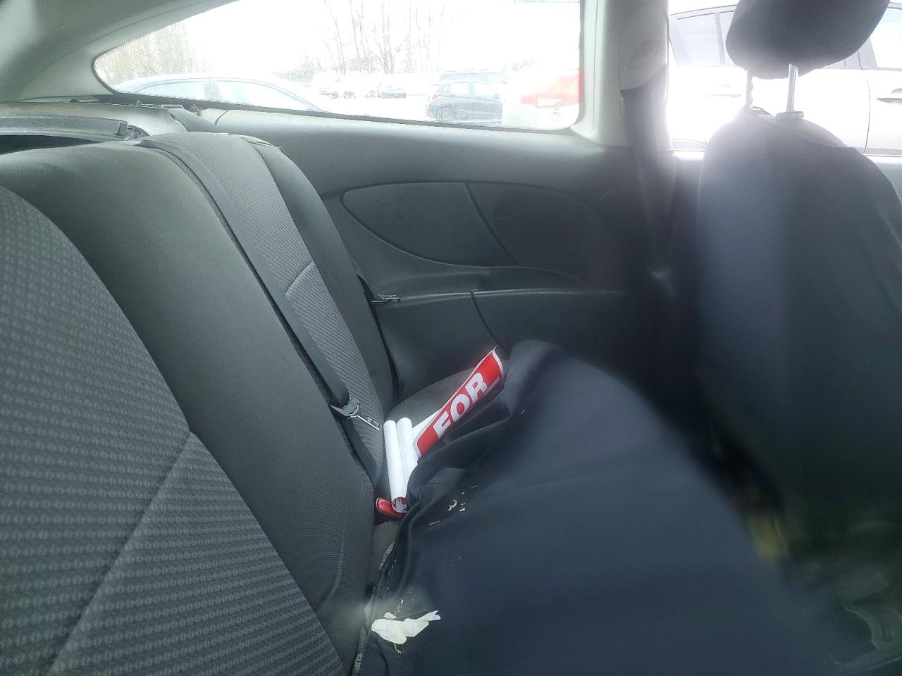 2005 FORD FOCUS ZX3 photo 10
