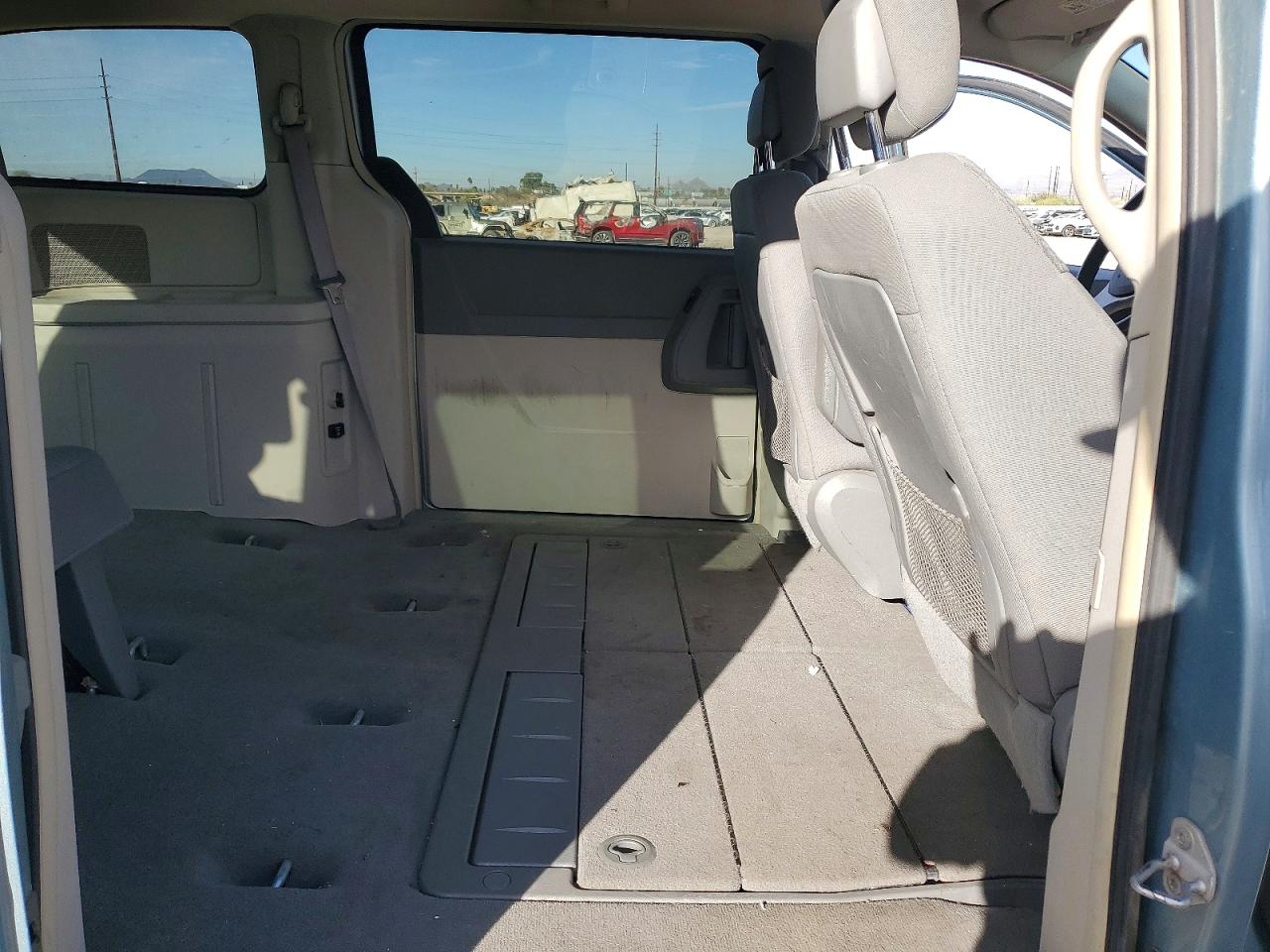 2010 CHRYSLER TOWN & COUNTRY TOURING photo 11