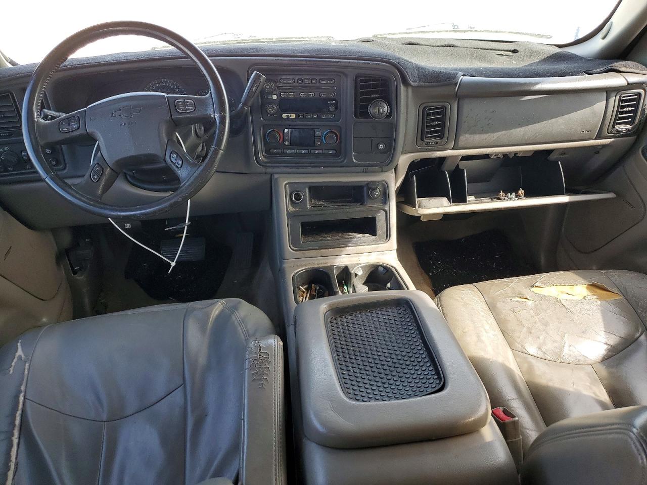 2004 CHEVROLET SUBURBAN C1500 photo 8
