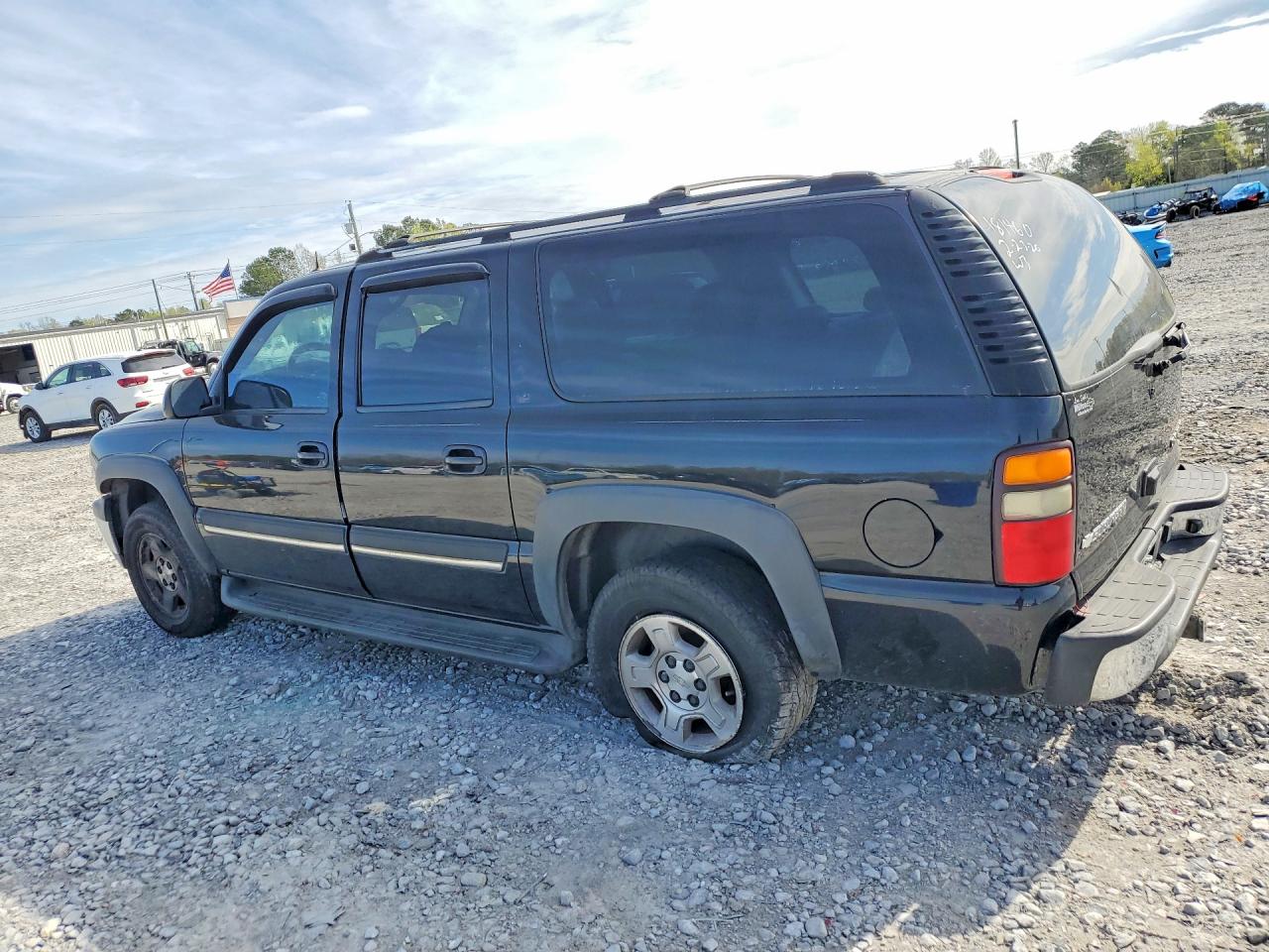 2004 CHEVROLET SUBURBAN C1500 photo 2