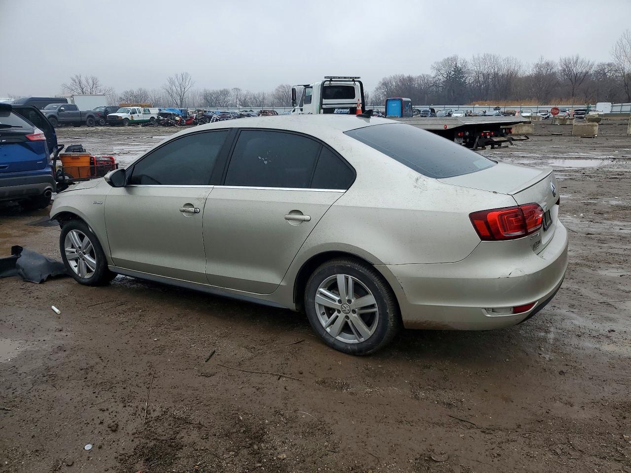 2013 VOLKSWAGEN JETTA photo 2