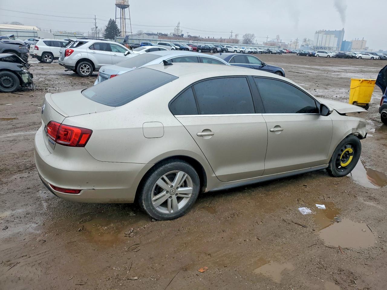 2013 VOLKSWAGEN JETTA photo 3