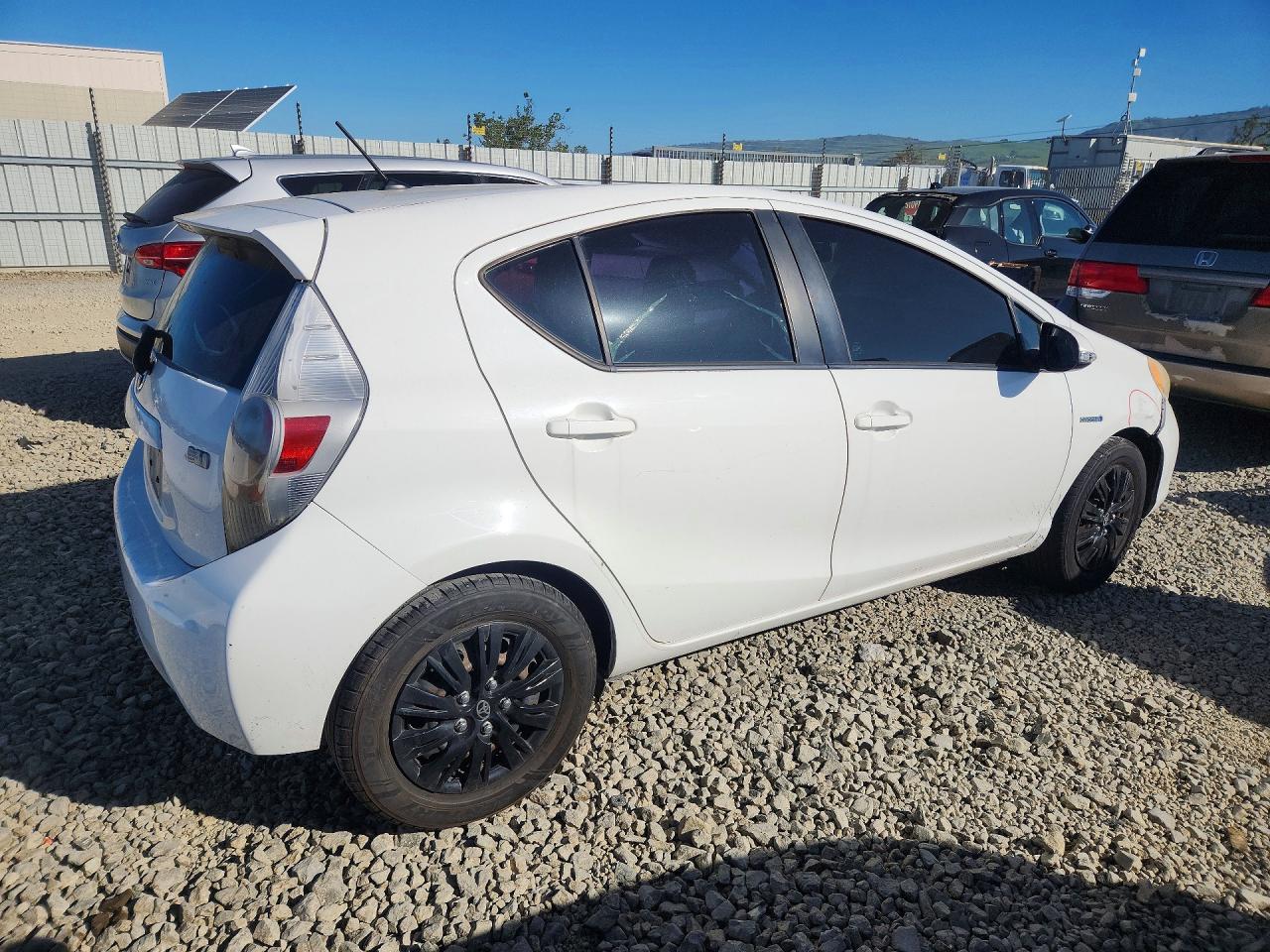 2013 TOYOTA PRIUS C ONE photo 5