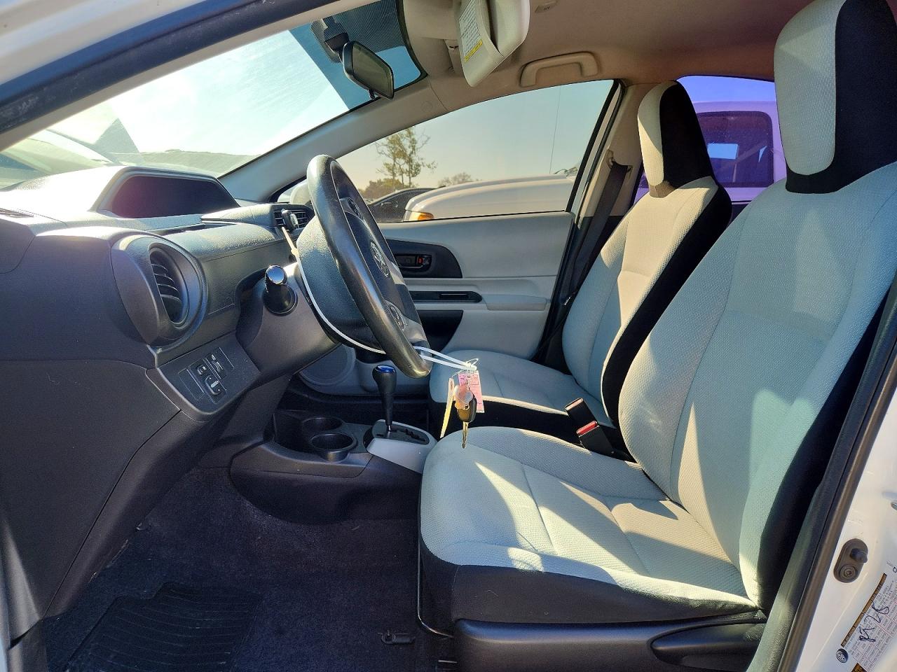 2013 TOYOTA PRIUS C ONE photo 13