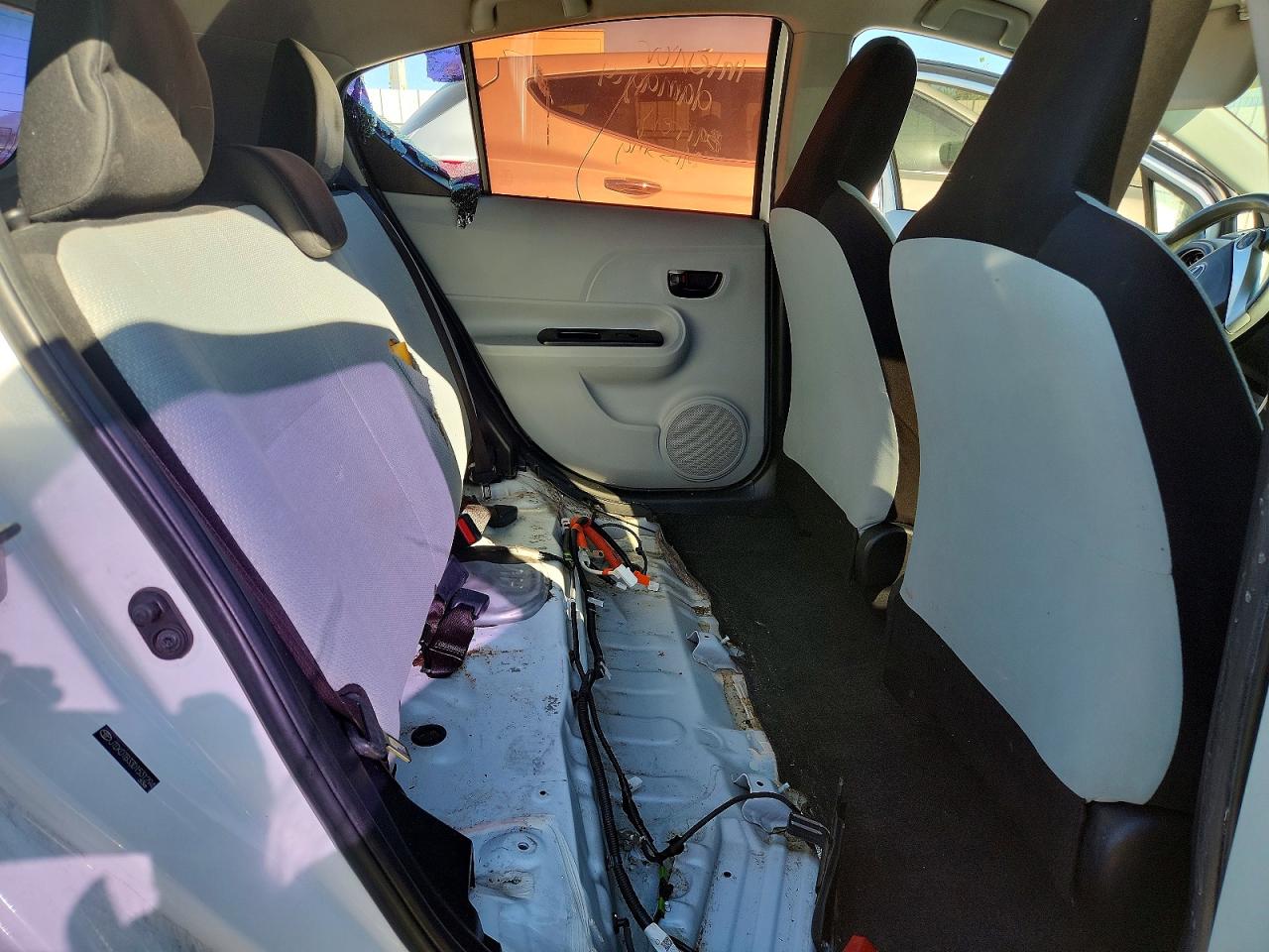 2013 TOYOTA PRIUS C ONE photo 19