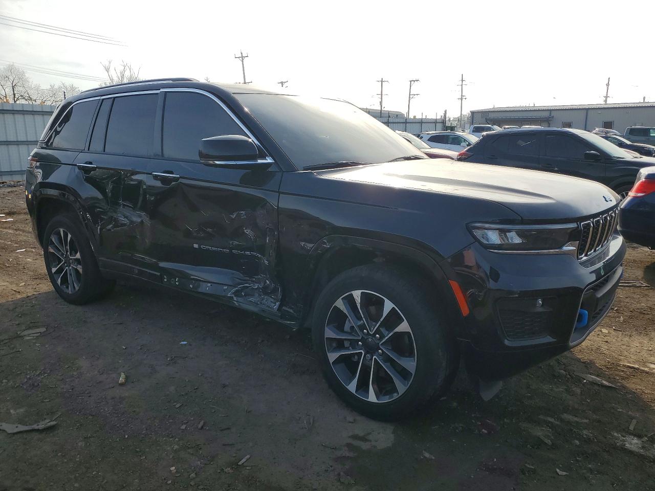 2023 JEEP GRAND CHEROKEE OVERLAND 4XE photo 10
