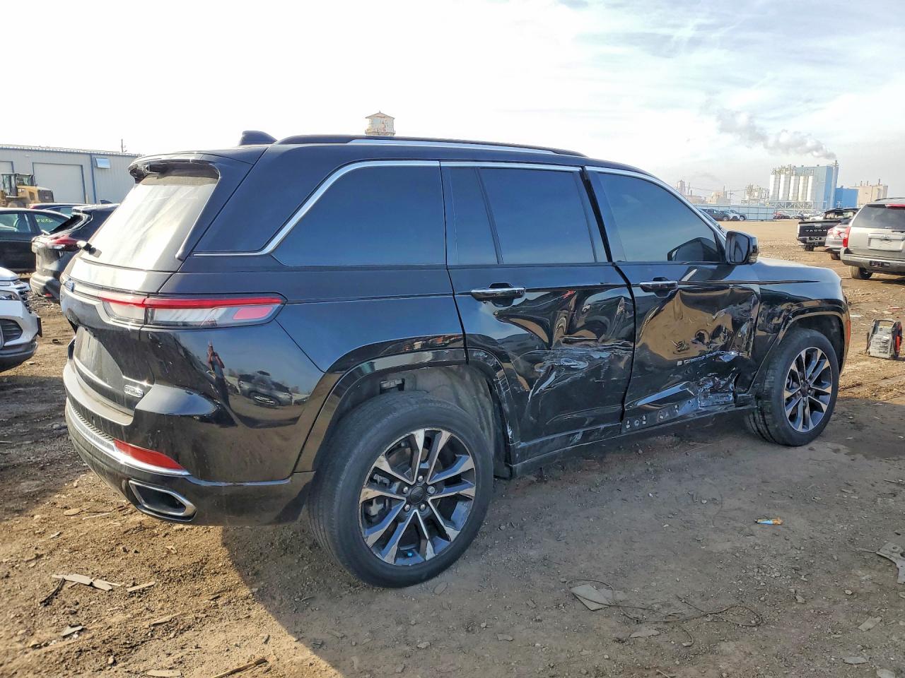 2023 JEEP GRAND CHEROKEE OVERLAND 4XE photo 7