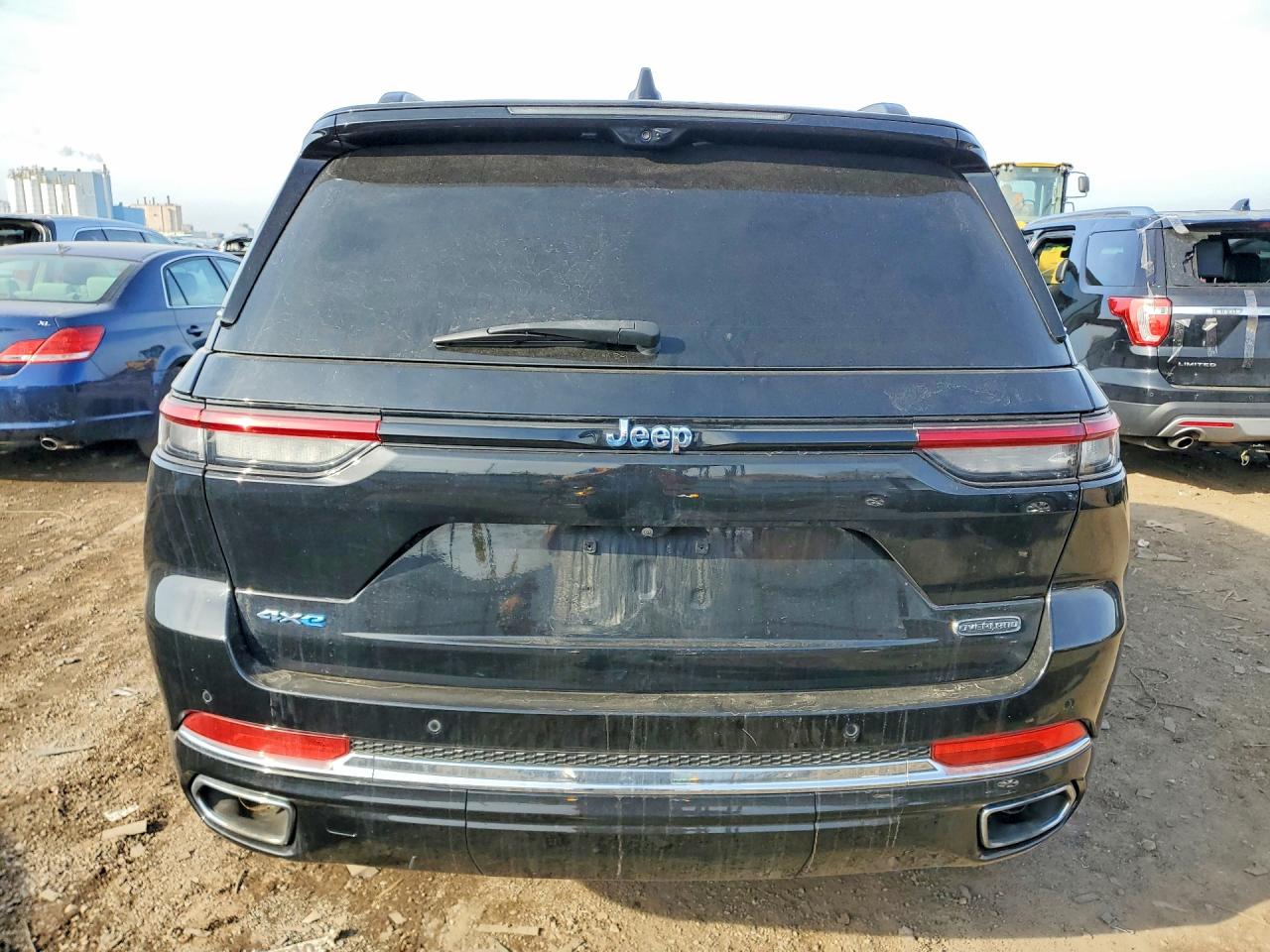 2023 JEEP GRAND CHEROKEE OVERLAND 4XE photo 16