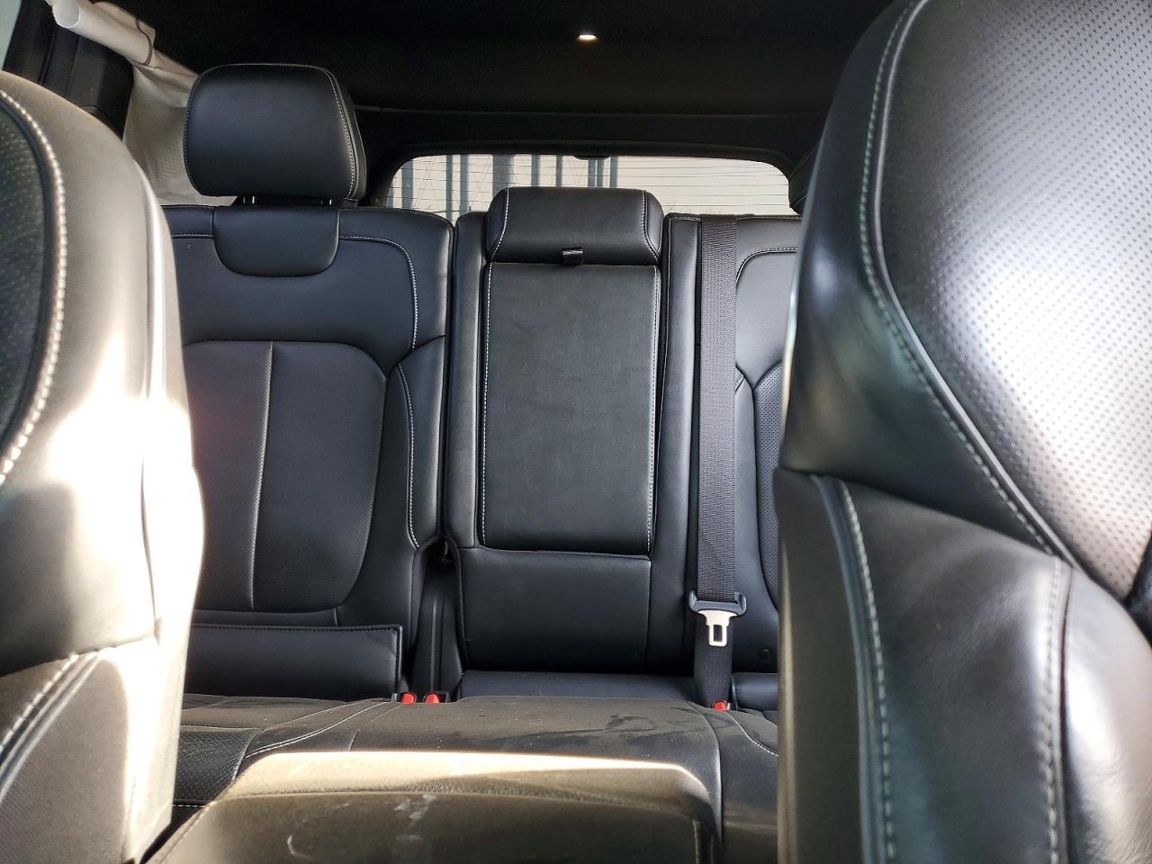 2023 JEEP GRAND CHEROKEE OVERLAND 4XE photo 28
