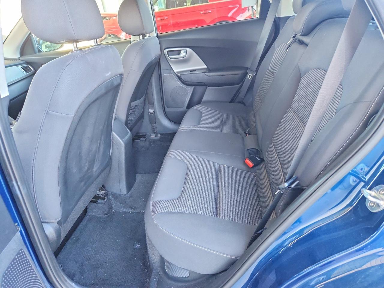 2017 KIA NIRO LX photo 28