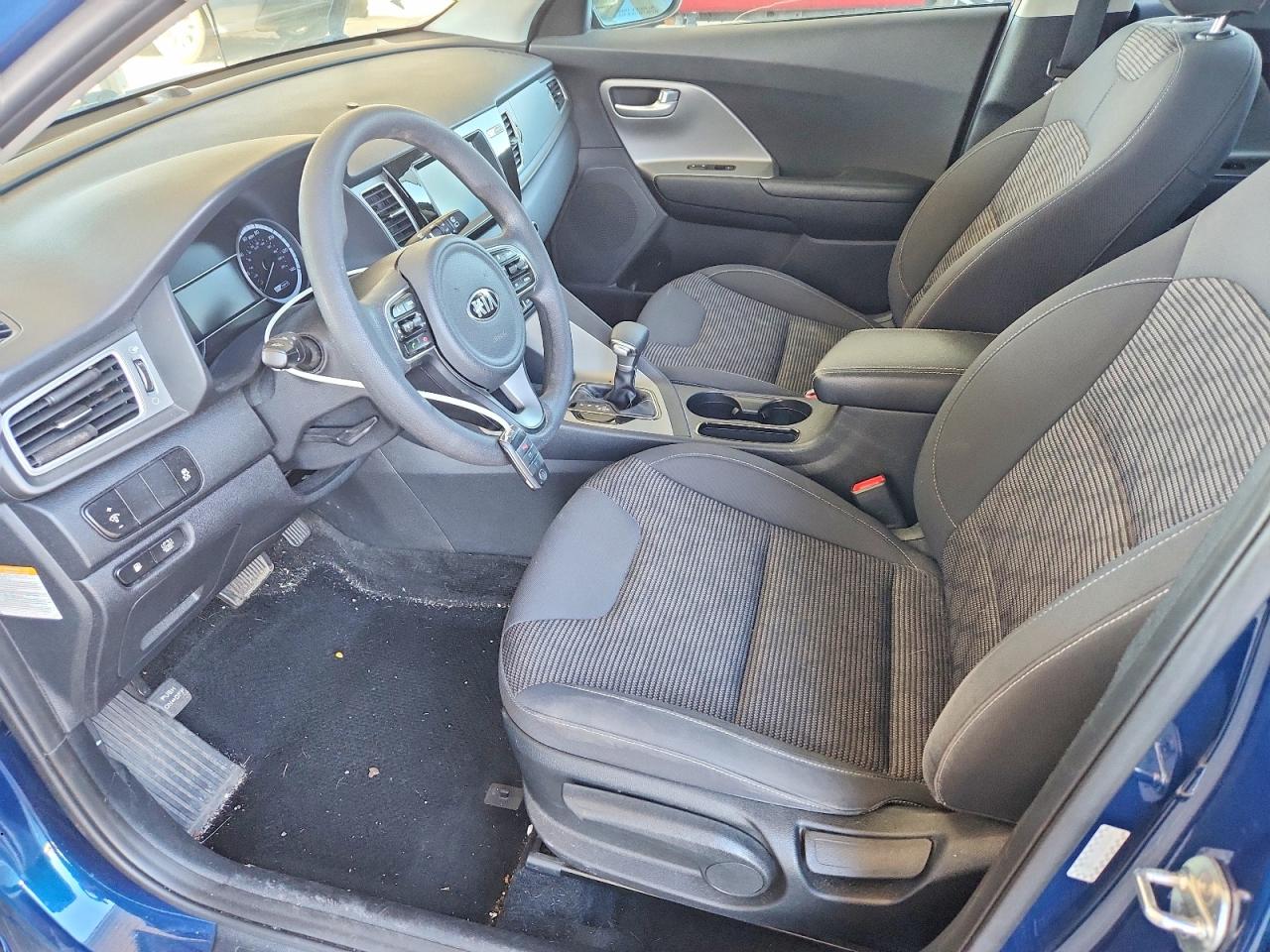 2017 KIA NIRO LX photo 19