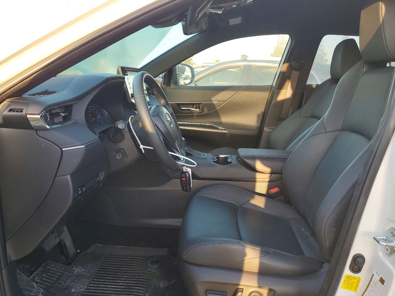 2022 TOYOTA VENZA XLE photo 13