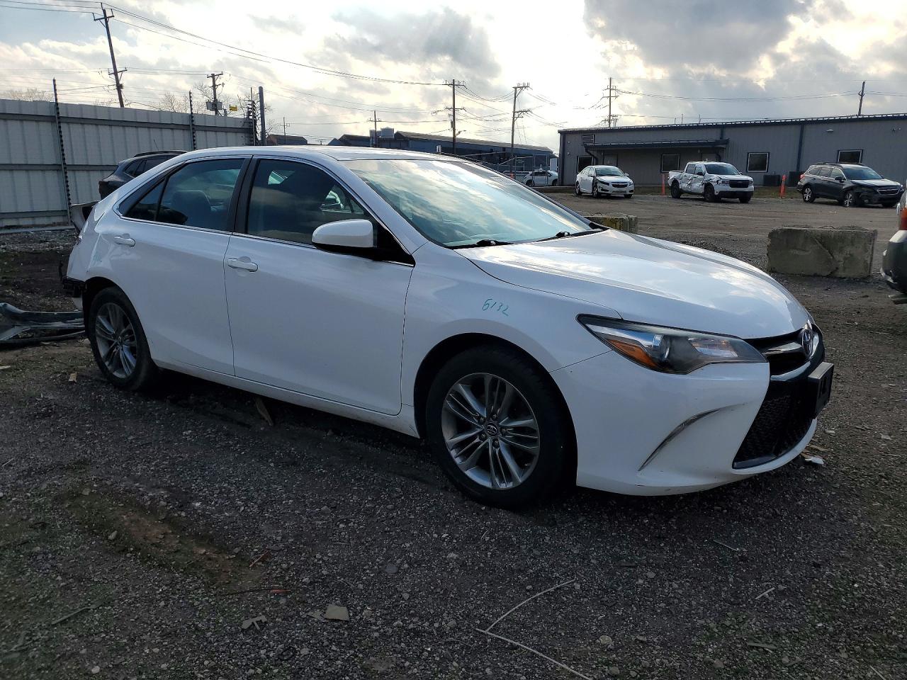 2017 TOYOTA CAMRY SE photo 4