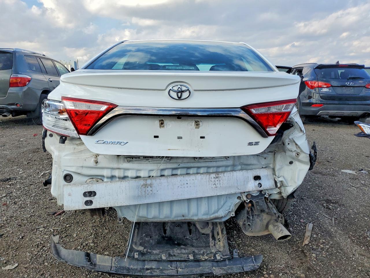 2017 TOYOTA CAMRY SE photo 6
