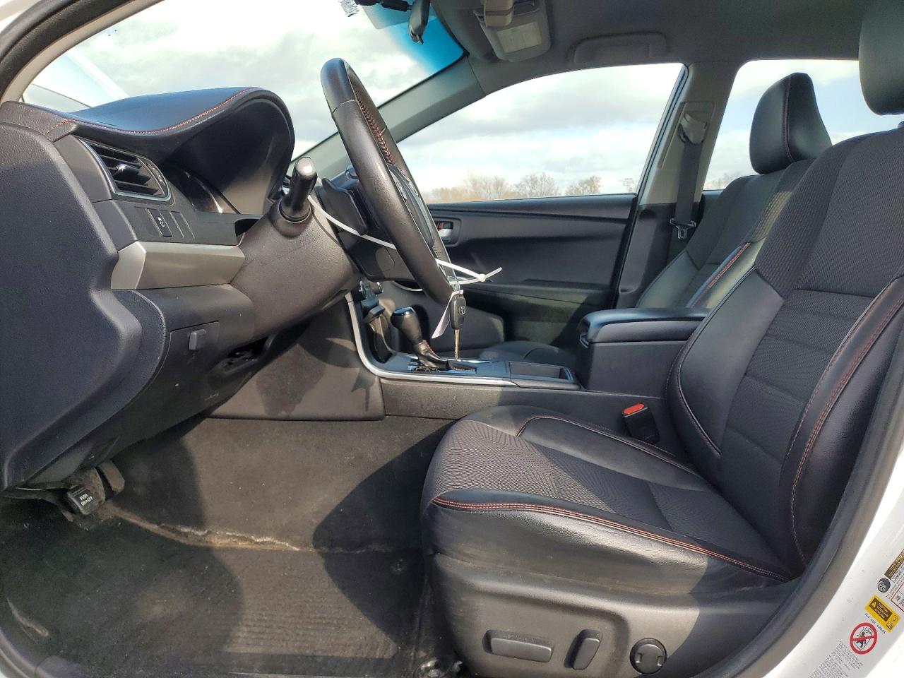 2017 TOYOTA CAMRY SE photo 7
