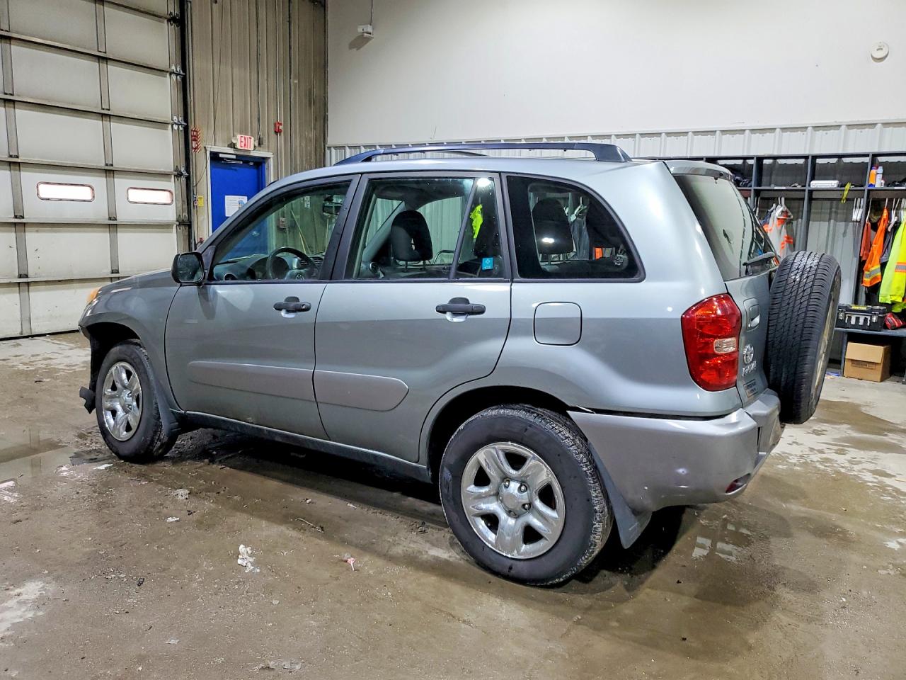 2005 TOYOTA RAV4 BASE photo 2