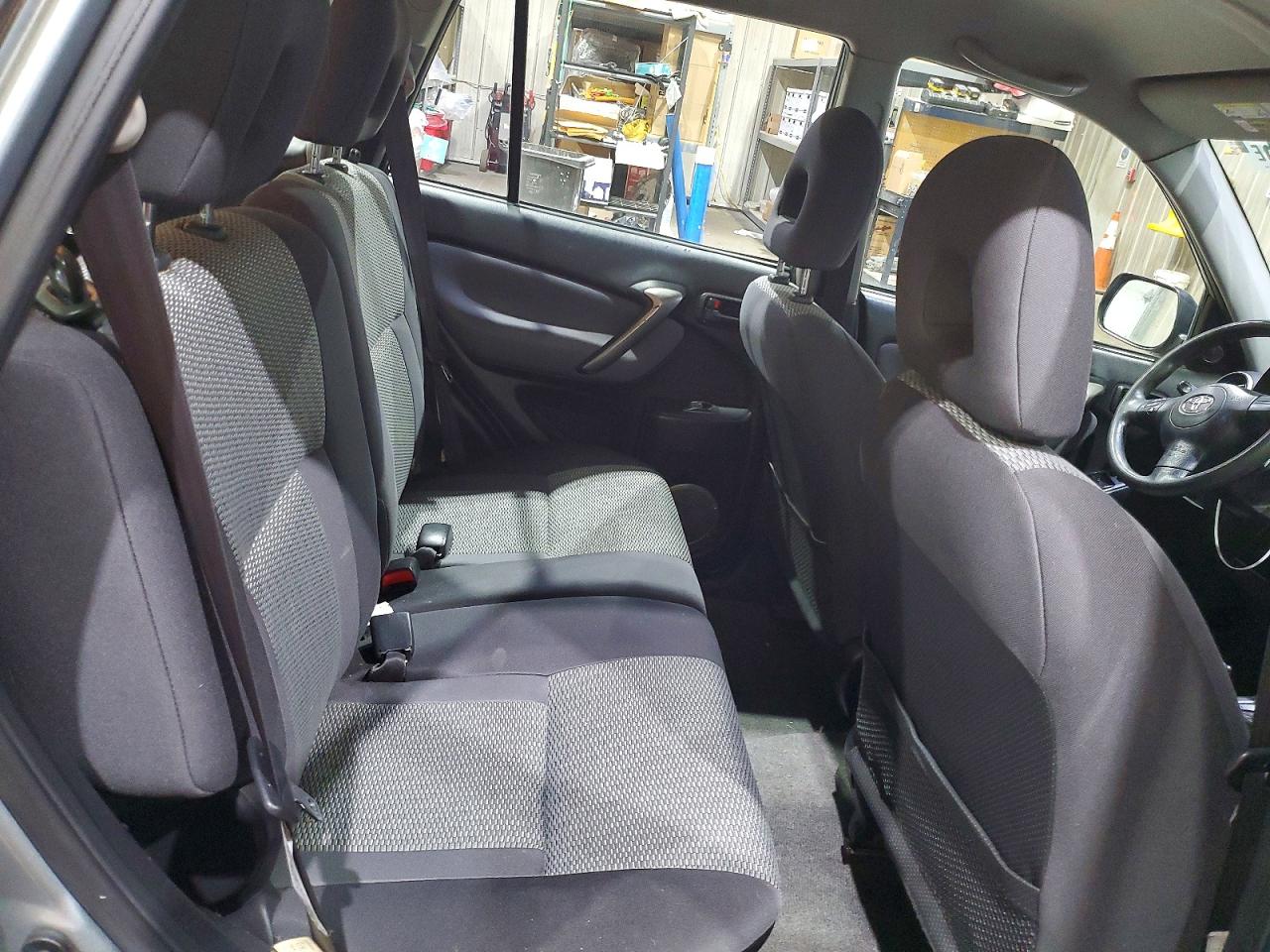 2005 TOYOTA RAV4 BASE photo 11