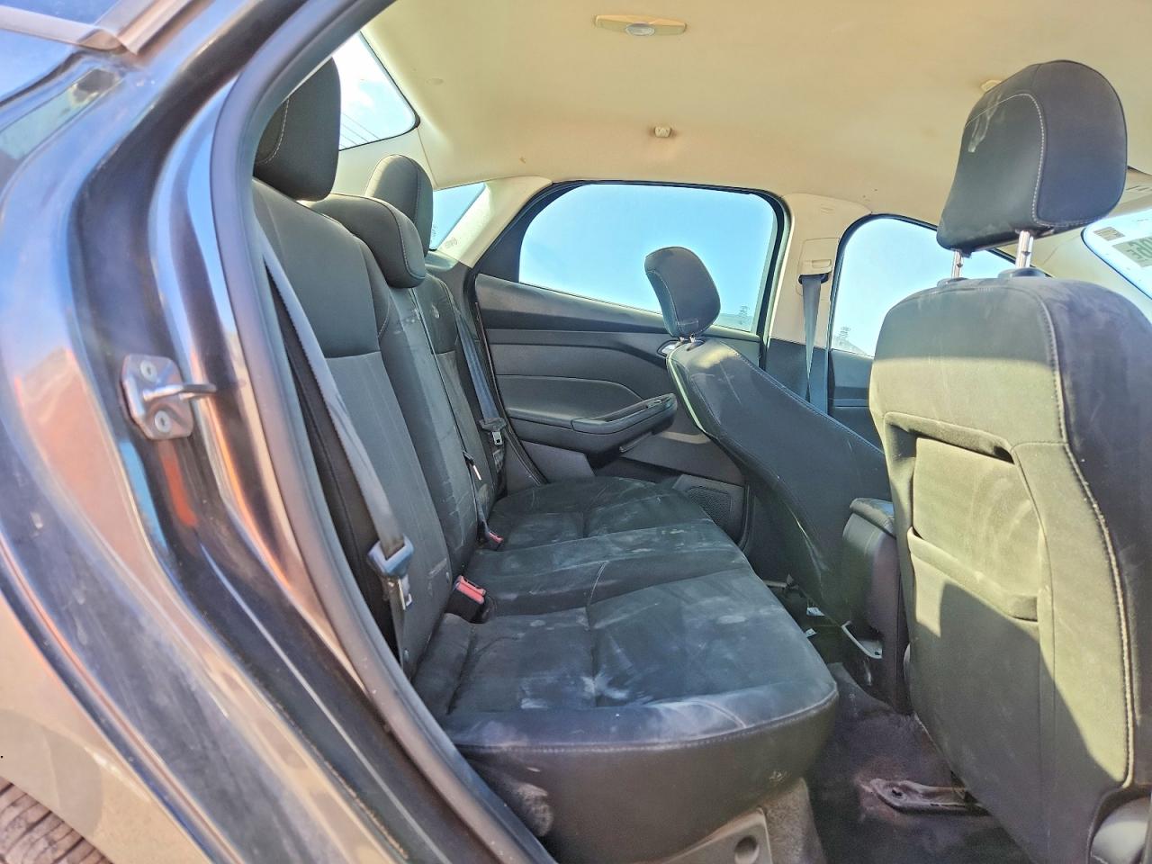 2018 FORD FOCUS SE photo 19