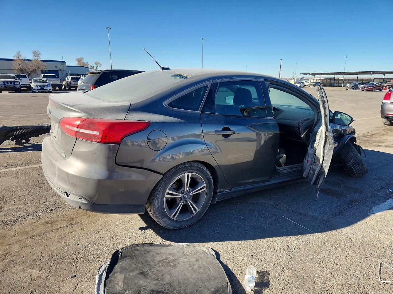 2018 FORD FOCUS SE photo 5
