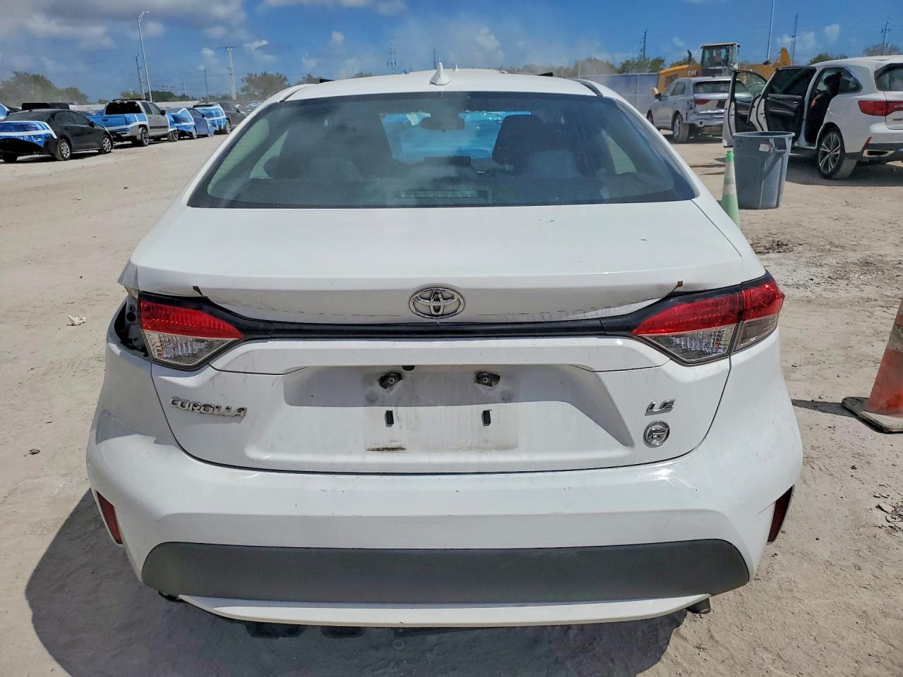 2020 TOYOTA COROLLA LE photo 6