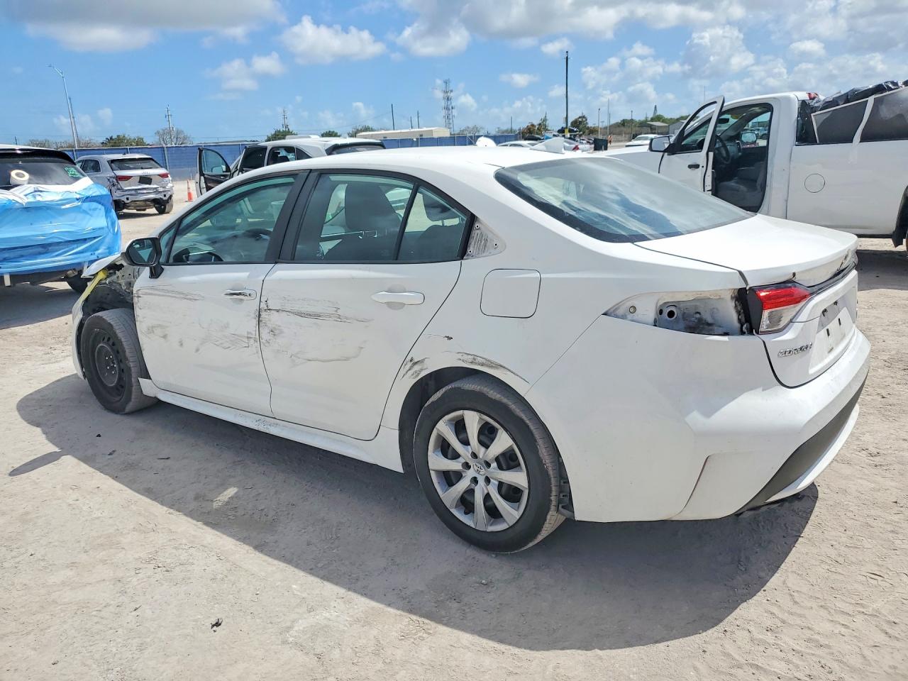 2020 TOYOTA COROLLA LE photo 2