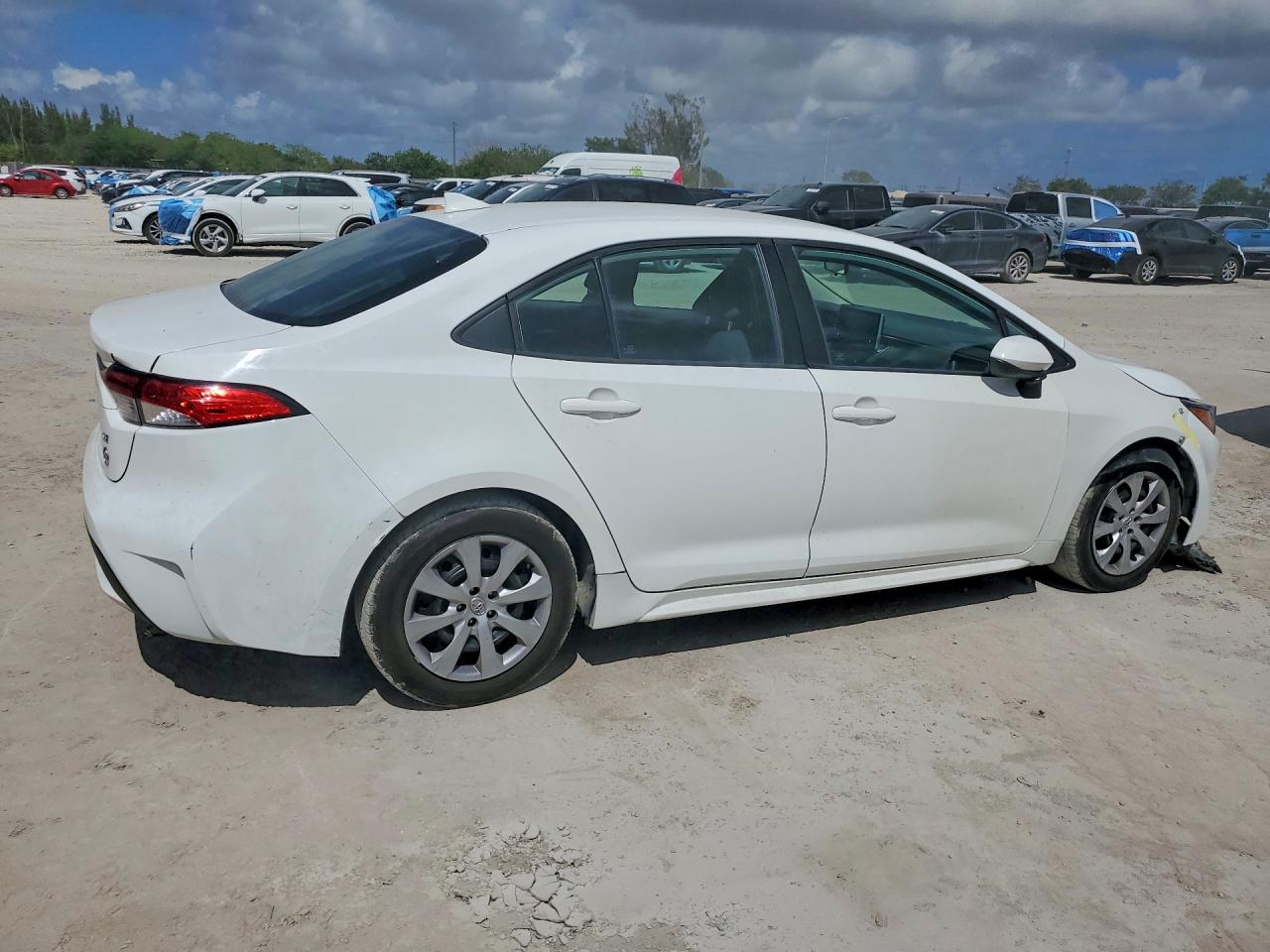 2020 TOYOTA COROLLA LE photo 3