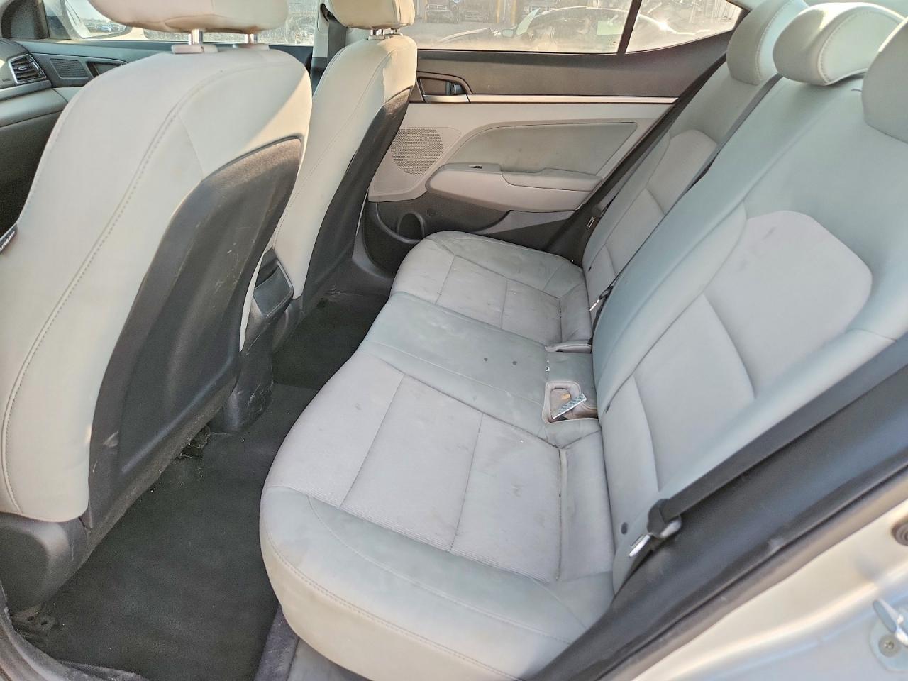 2017 HYUNDAI ELANTRA SE photo 19