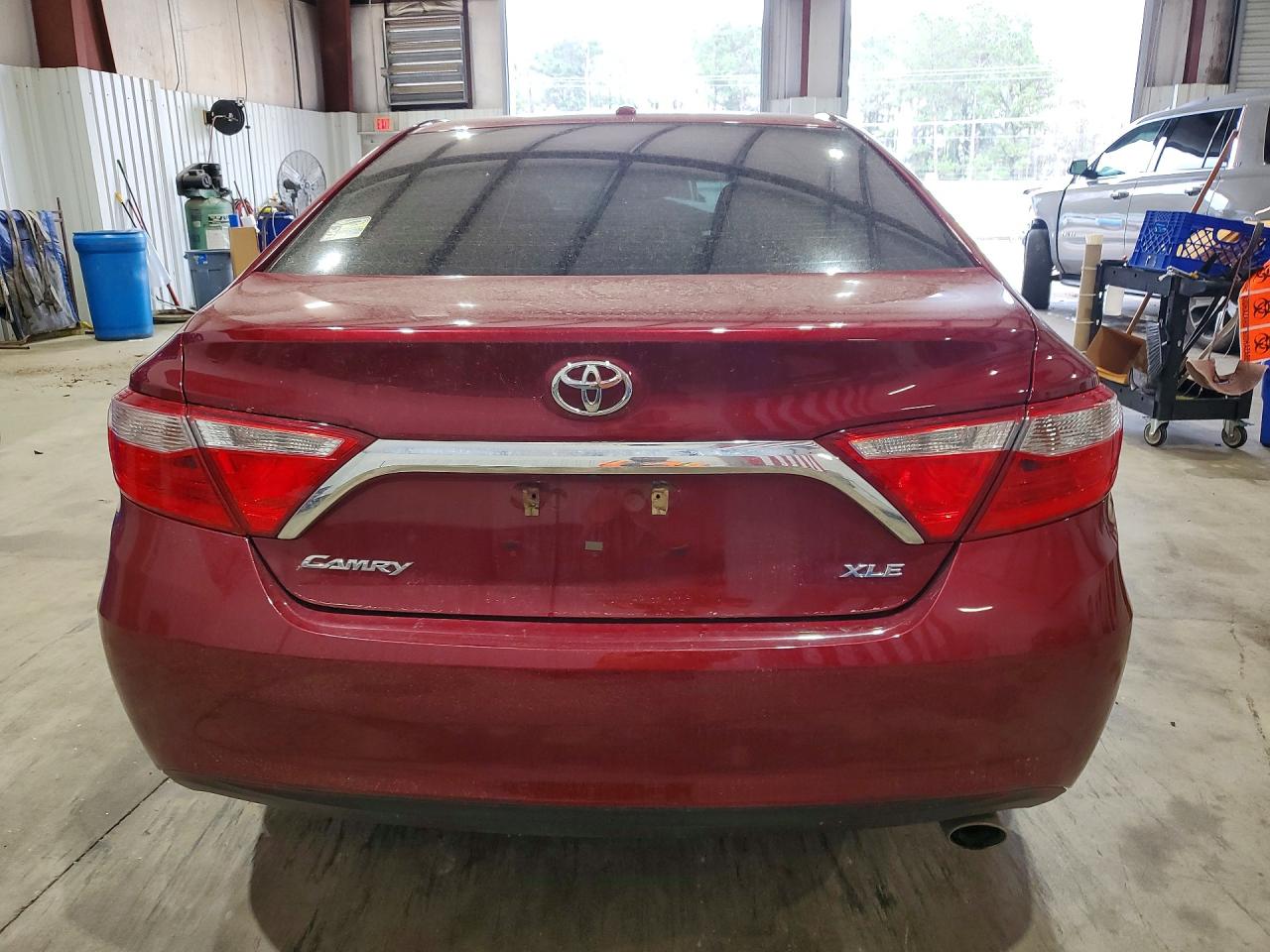 2015 TOYOTA CAMRY XLE photo 11