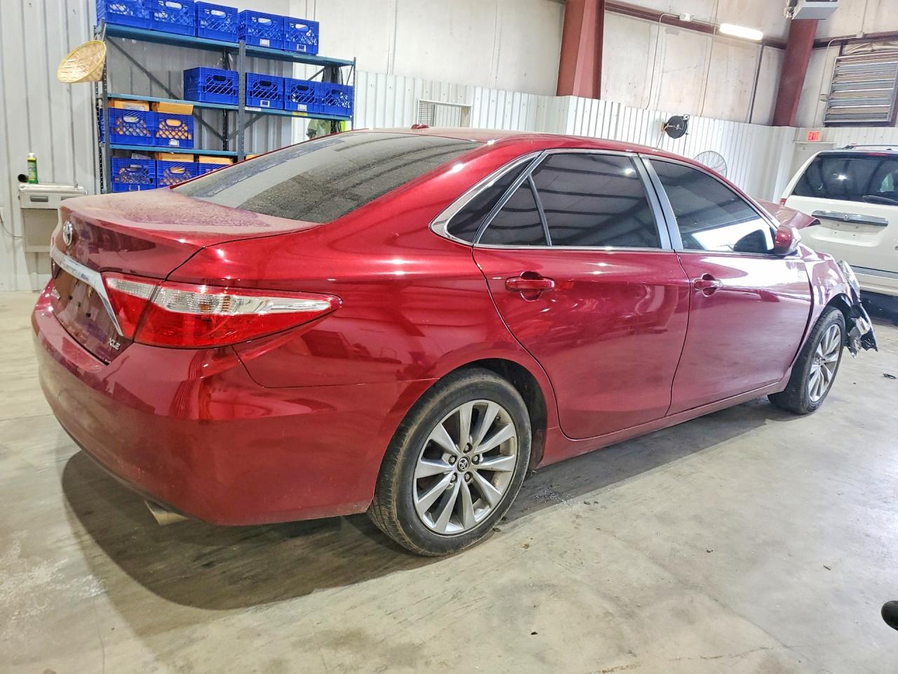 2015 TOYOTA CAMRY XLE photo 5