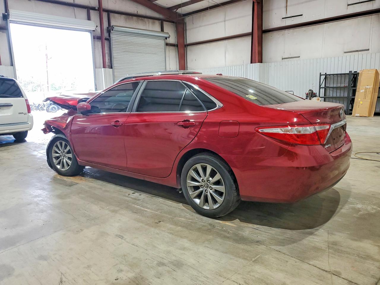 2015 TOYOTA CAMRY XLE photo 3