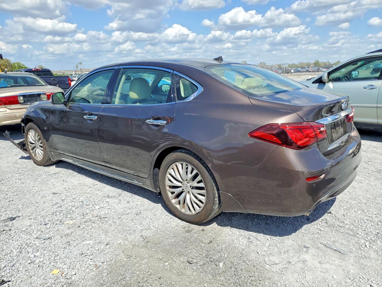 2015 INFINITI Q70L 3.7 photo 3