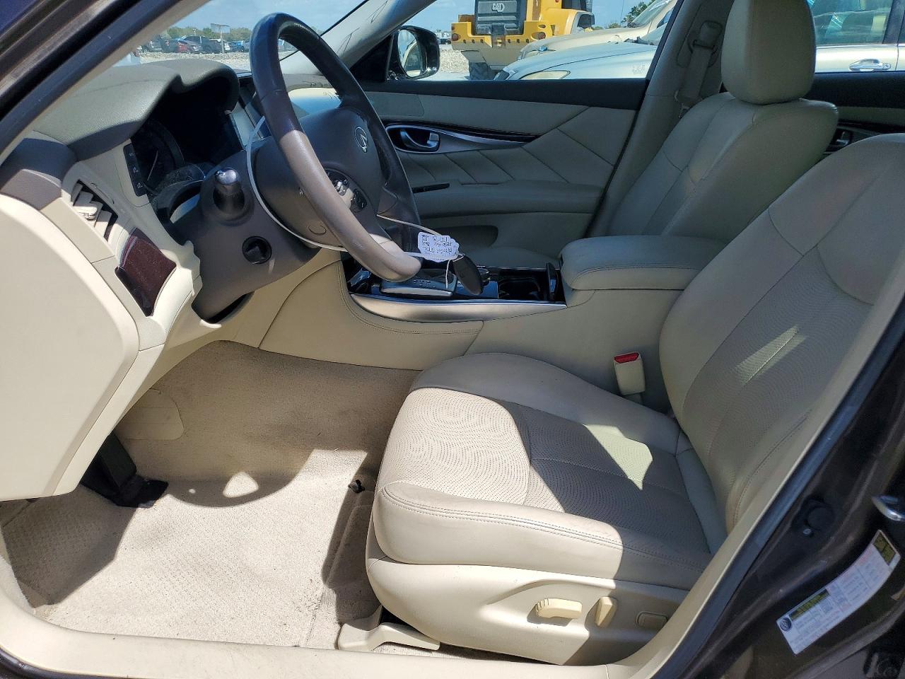 2015 INFINITI Q70L 3.7 photo 13