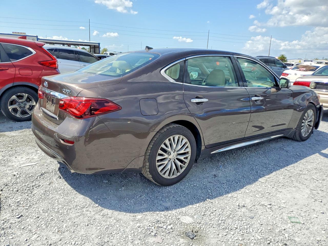 2015 INFINITI Q70L 3.7 photo 5