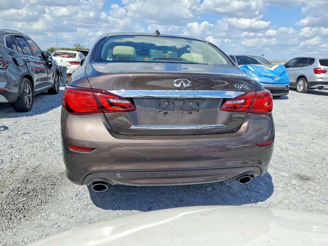 2015 INFINITI Q70L 3.7 photo 11