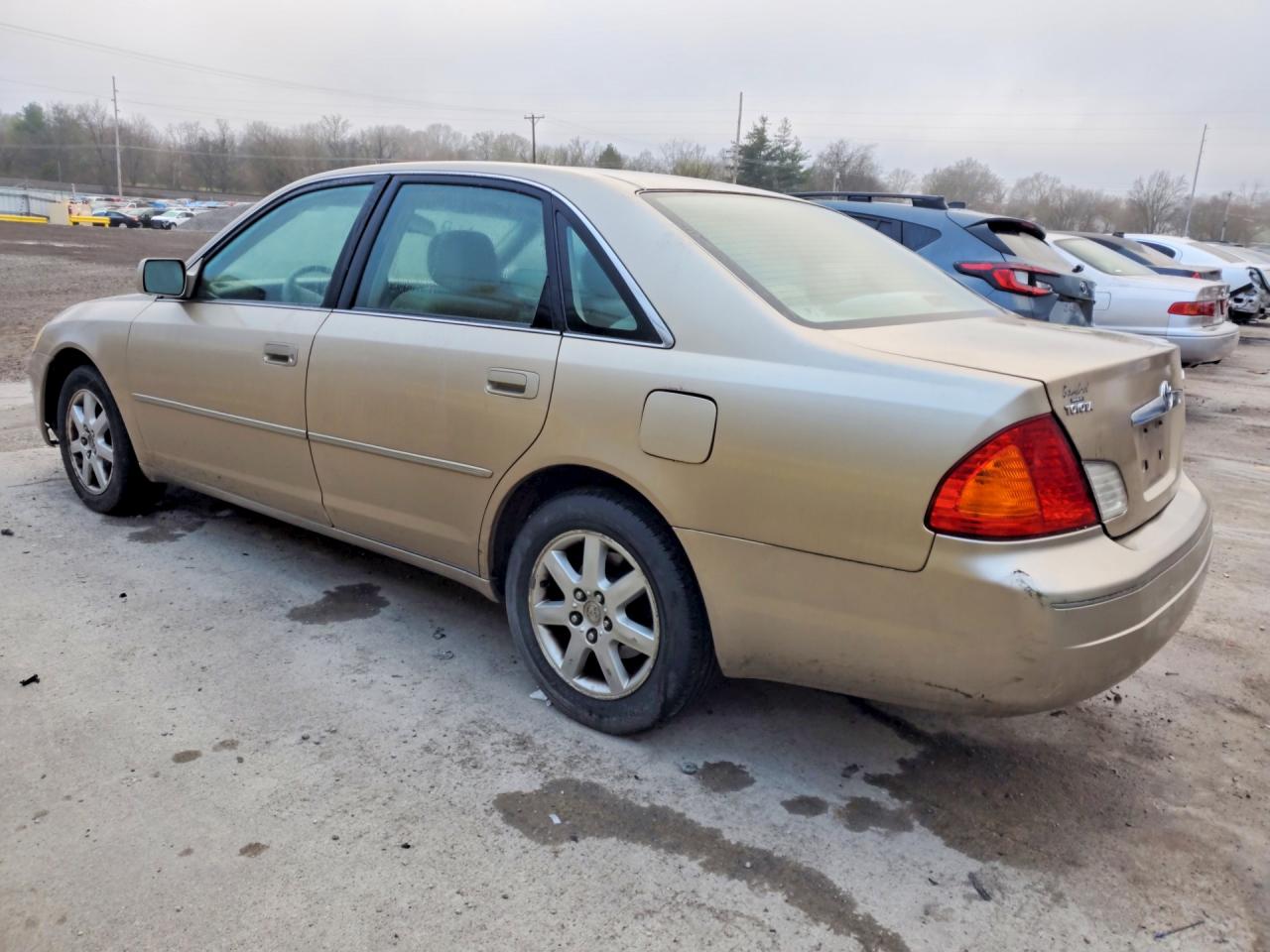 2001 TOYOTA AVALON XLS photo 2