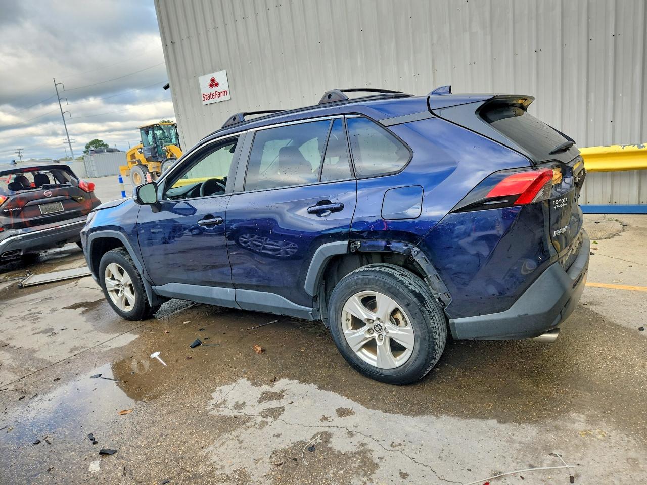 2021 TOYOTA RAV4 XLE photo 2