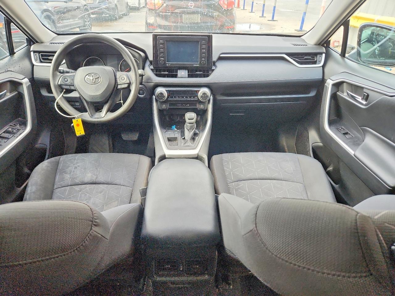 2021 TOYOTA RAV4 XLE photo 8