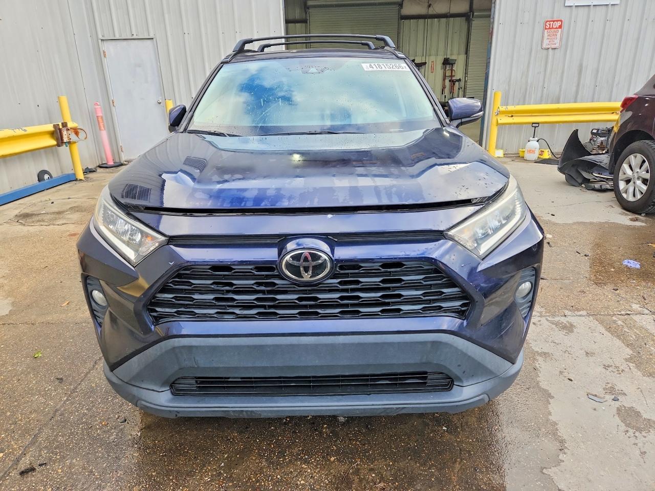 2021 TOYOTA RAV4 XLE photo 5